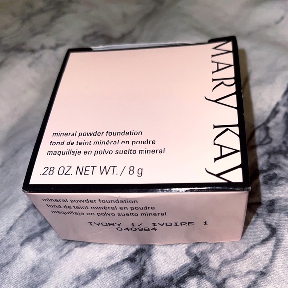 NEW IN BOX Mary Kay (Ivory 1) Mineral Powder Foundation